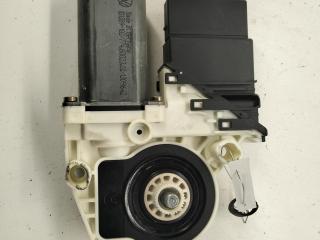 моторчик стеклоподъемника задний левый Volkswagen Bora 1 поколение 2001, 2.0 л., МКПП, универсал, 105406301