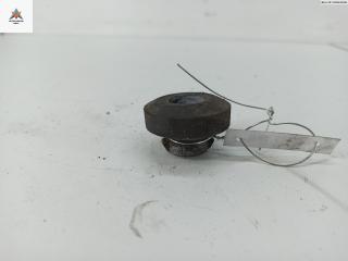 кронштейн радиатора Audi A4 B5 1997, 1.6 л., бензин, МКПП, чёрный, универсал, 8D0121275