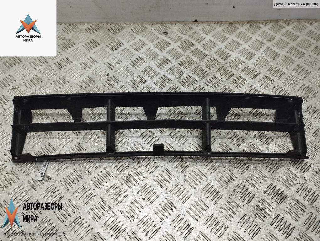 заглушка (решетка) в бампер BMW 5 серия E39 1999, 2.5 л., бензин, АКПП, серый, универсал, 8235671 - фото №1