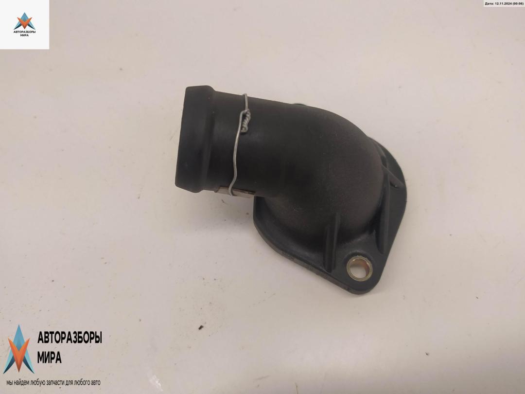 корпус термостата Volkswagen Passat B5 1999, 1.8 л., бензин, МКПП, синий, универсал, 030121121B - фото №1