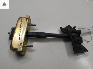 ограничитель открывания двери Land Rover Discovery 3 поколение 2006, внедорожник 5 дв.