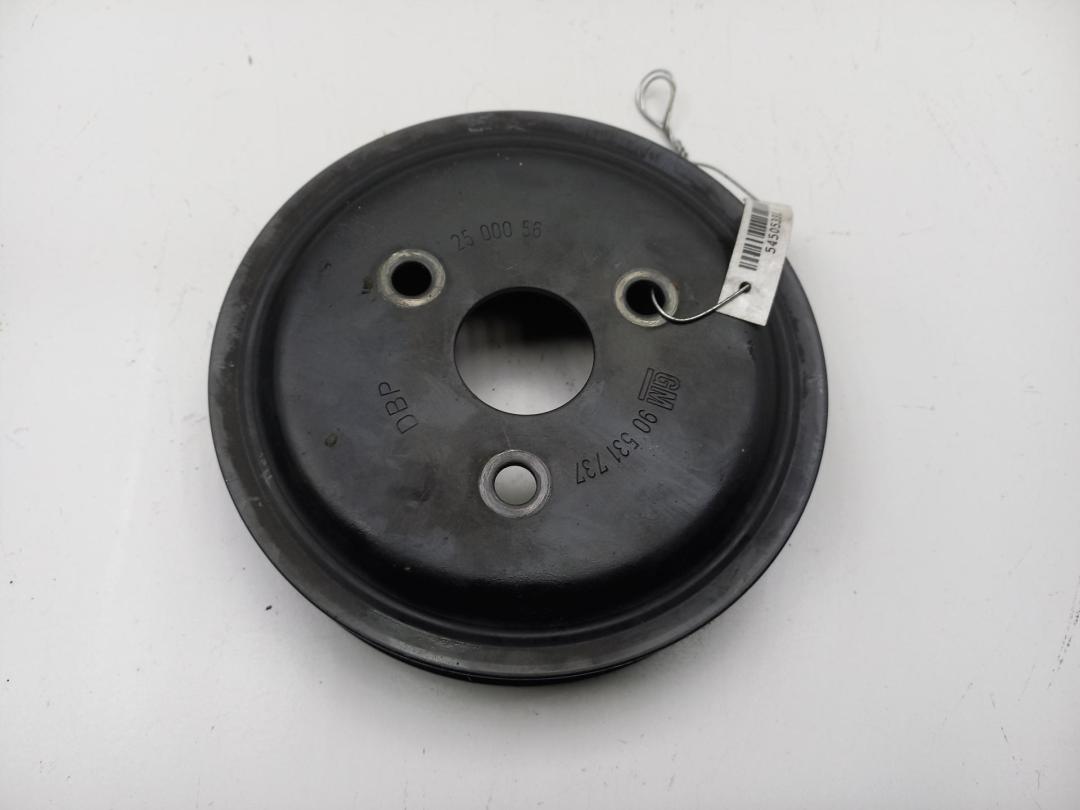 шкив помпы Opel Corsa D 2006, 1.0 л., бензин, МКПП, белый, хетчбэк 3 дв., 90531737 - фото №1