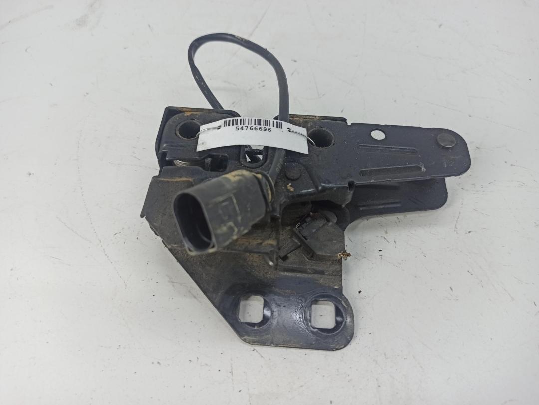 замок капота Audi A4 B7 2005, 2.0 л., бензин, МКПП, серый, универсал, 8E0823509