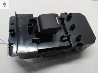 кнопка стеклоподъемника переднего правого Honda HR-V 2 поколение 2016, 1.5 л., бензин, АКПП, серый, внедорожник 5 дв., 35760-T7S-E11