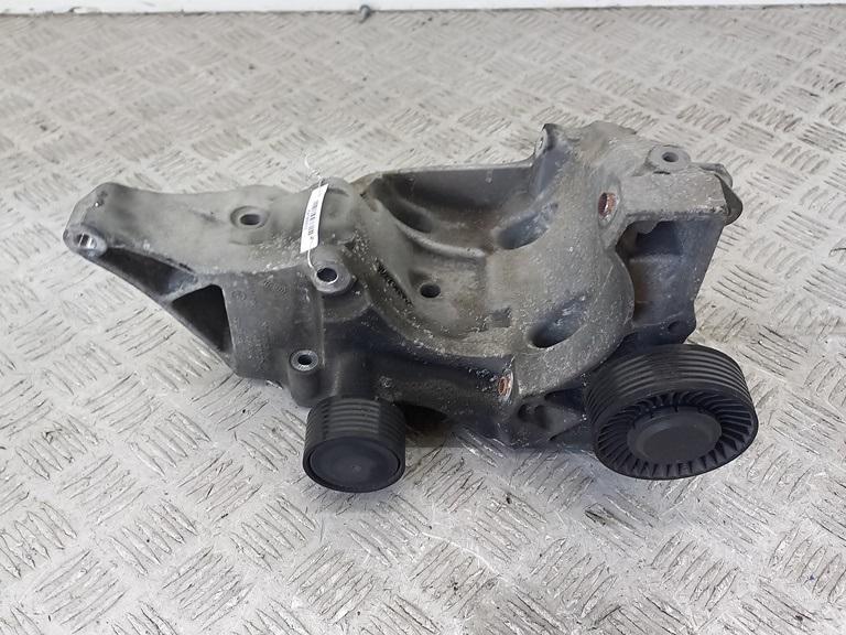 кронштейн генератора BMW 1 E81/E87 2009, 2.0 л., дизель, МКПП, серый, хетчбэк 5 дв., 11167802639