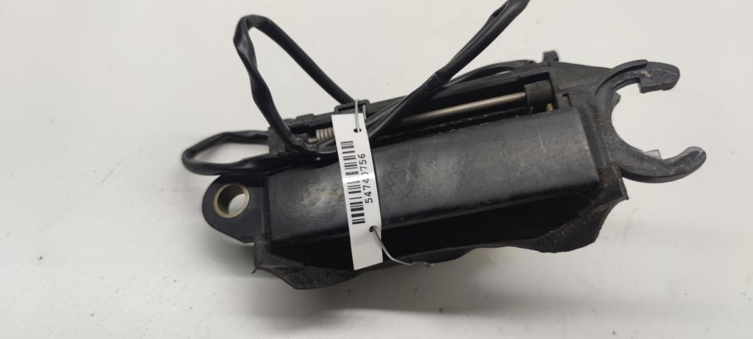 ручка наружная передняя левая Audi A4 B5 1994, 1.8 л., бензин, МКПП, красный, седан, 8D0837205D - фото №1