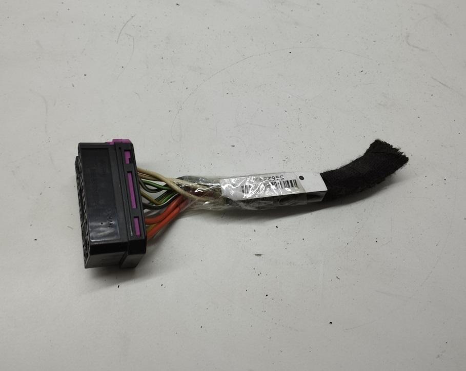 разъем (фишка) проводки Audi A6 C5 2003, 2.4 л., бензин, АКПП, серый, универсал, 8L0971978