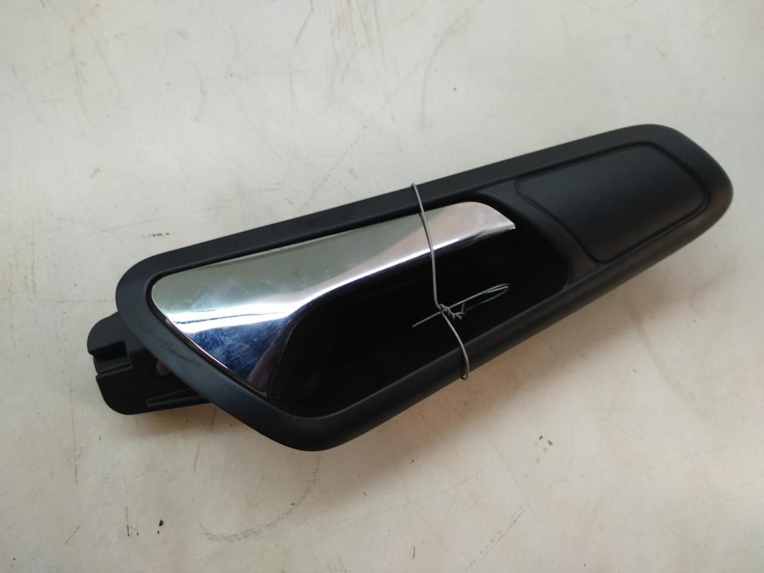 ручка внутренняя передняя правая Volkswagen Passat B6 2006, 2.0 л., дизель, МКПП, чёрный, универсал, 3C1837114B - фото №1