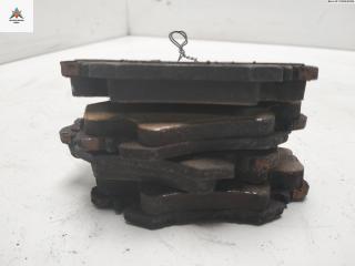 Колодки тормозные передние Renault Clio 2 поколение 1999, 1.2 л., бензин, МКПП, красный, хетчбэк 3 дв.