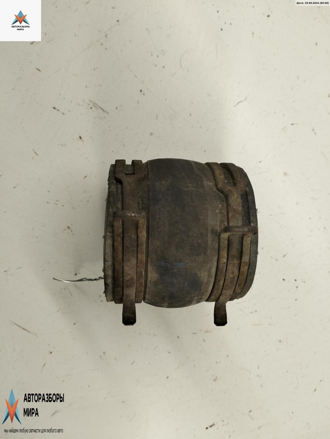 патрубок интеркулера Volkswagen Golf 4 поколение 2000, 1.9 л., дизель, АКПП, белый, универсал - фото №1