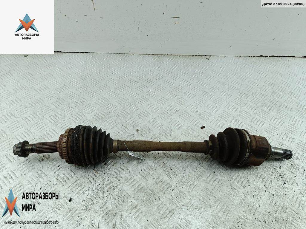 полуось передняя левая (приводной вал, ШРУС) Toyota Yaris Verso 2001, 1.3 л., бензин, АКПП, красный, минивэн - фото №1