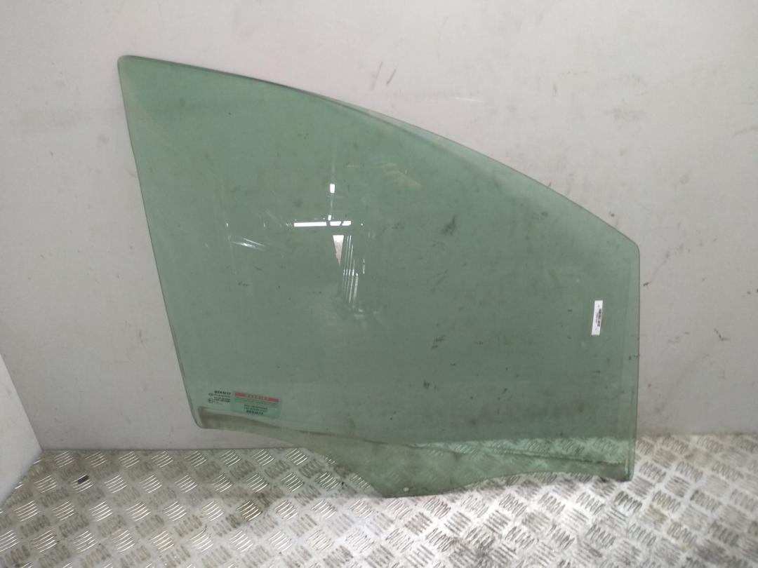 стекло двери передней правой Renault Modus 1 поколение 2004, 1.6 л., бензин, АКПП, серый, хетчбэк 5 дв. - фото №1