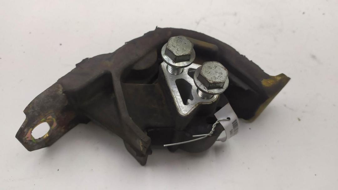 подушка крепления КПП Opel Corsa B 1992, 1.4 л., бензин, АКПП, белый, хетчбэк 3 дв., 90495170