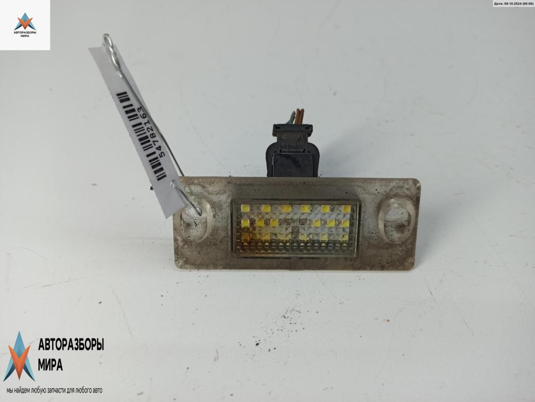 подсветка номера Audi A4 B5 1996, 1.8 л., бензин, МКПП, синий, универсал - фото №1