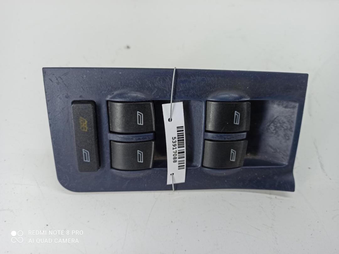 кнопка стеклоподъемника переднего левого Audi A6 C5 1998, 2.4 л., бензин, АКПП, синий, универсал, 4B0959851