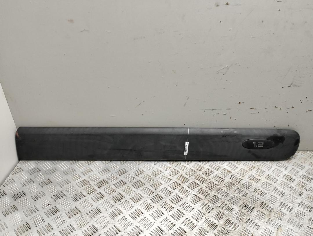 молдинг двери передней правой Renault Kangoo I 2001, 1.2 л., бензин, МКПП, белый, фургон, 8200077543