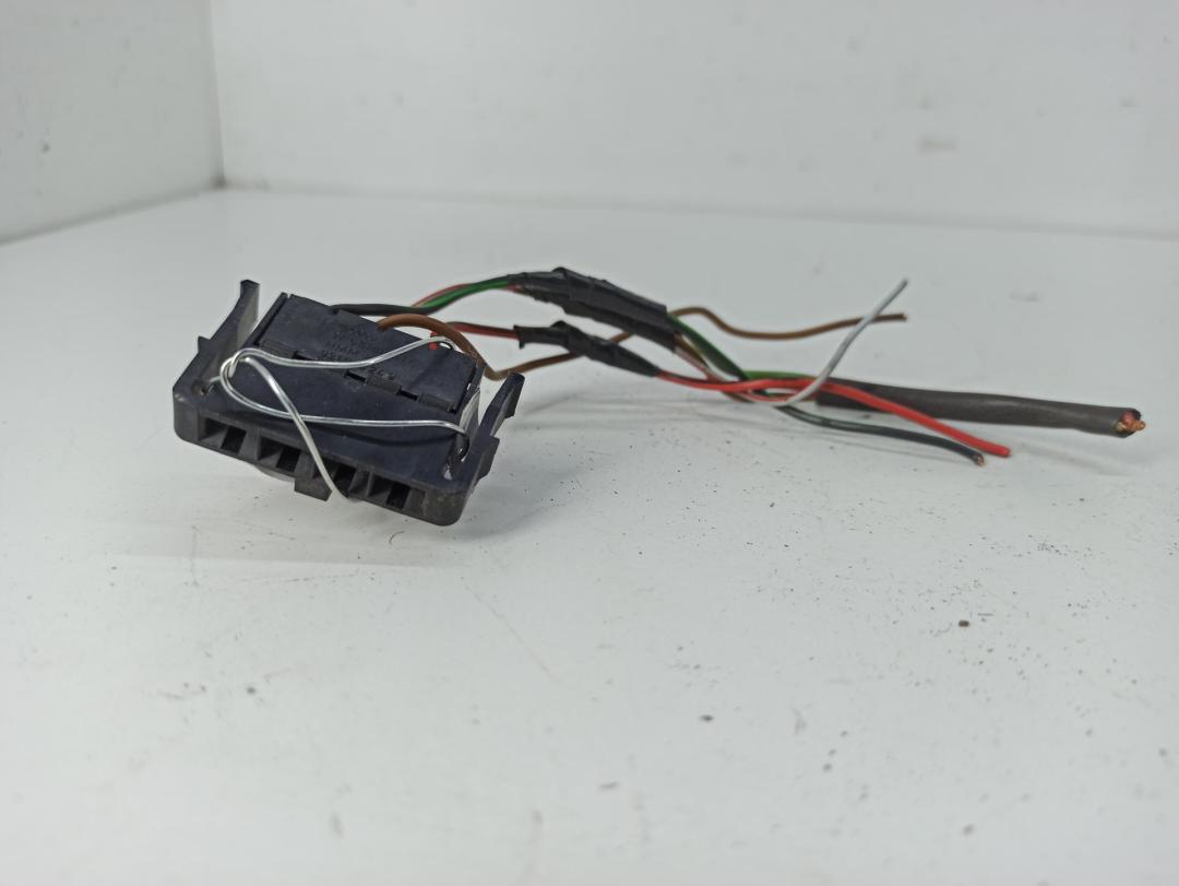 разъем (фишка) проводки Audi 80 B4 1991, 2.0 л., бензин, МКПП, серый, седан, 321945249