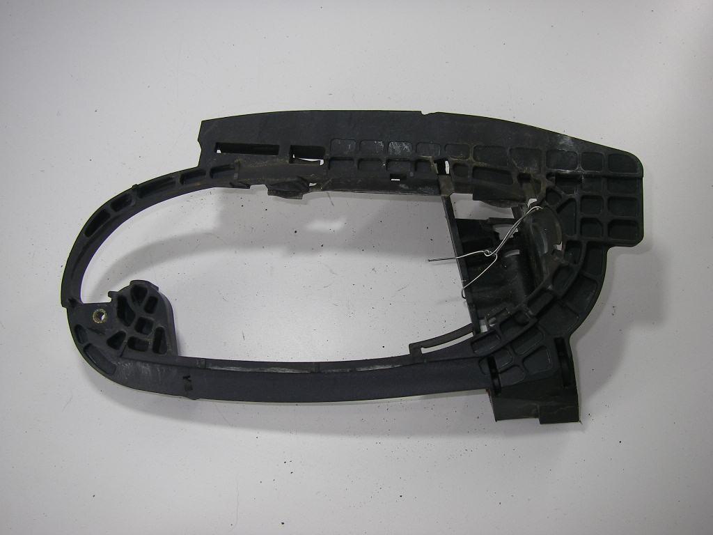 Корпус (держатель) ручки двери задней левой BMW 7 E65/E66 2002, 4.4 л., бензин, АКПП, чёрный, седан, 7013703