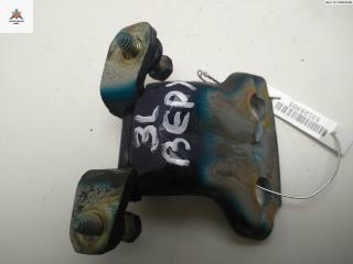 петля двери Mitsubishi Carisma 1 поколение [рестайлинг] 1999, синий, хетчбэк 5 дв.