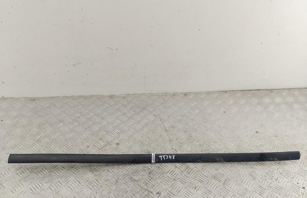 молдинг двери передней левой Volkswagen Bora 2000, 1.4 л., бензин, МКПП, синий, седан