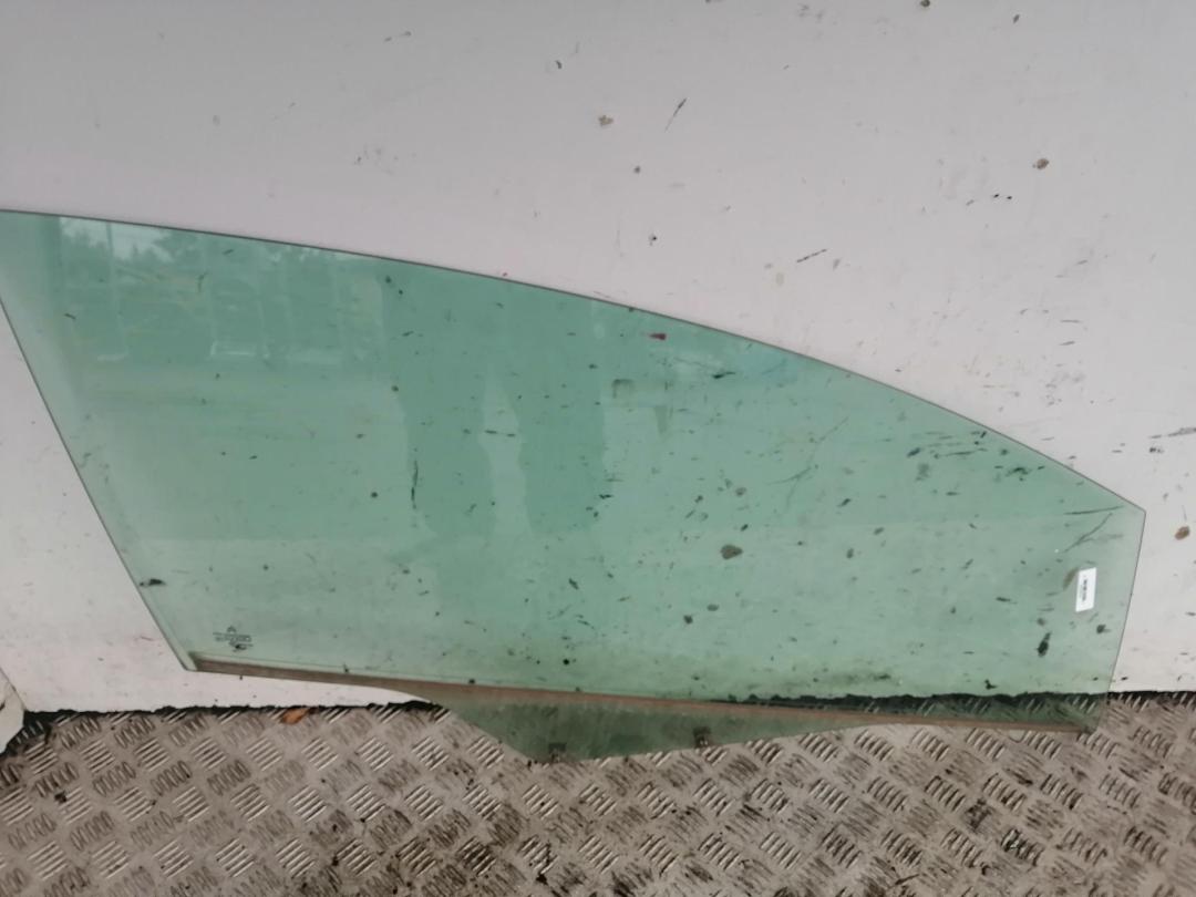стекло двери передней правой Citroen C4 2005, 1.4 л., бензин, МКПП, чёрный, хетчбэк 3 дв., 00009202E2