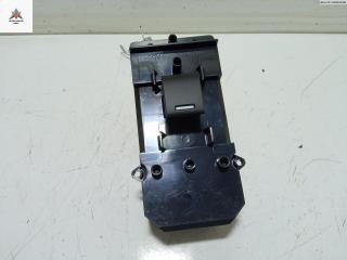 кнопка стеклоподъемника переднего правого Honda HR-V 2 поколение 2017, 1.5 л., бензин, МКПП, белый, внедорожник 5 дв., 35760-T7S-E11