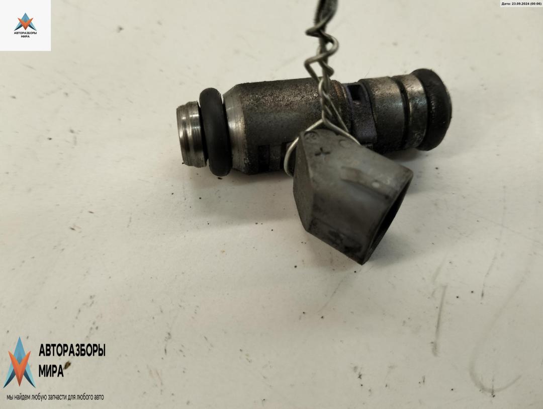 форсунка Volkswagen Golf 4 поколение 2000, 1.6 л., бензин, МКПП, серый, хетчбэк 5 дв., 036031T - фото №1