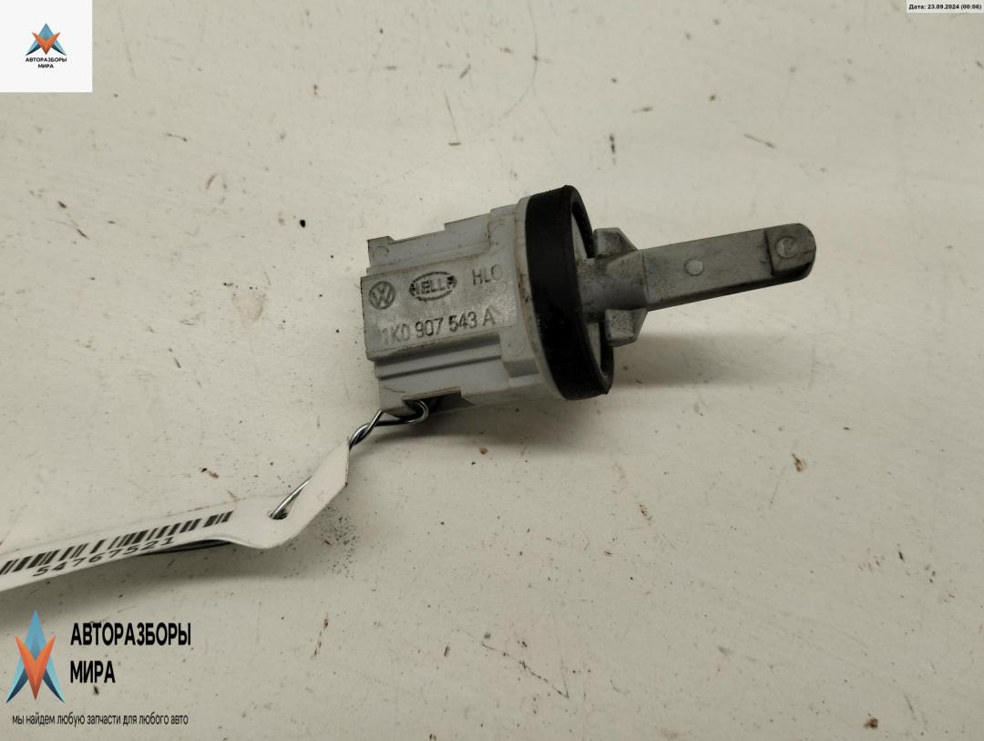 датчик температуры Volkswagen Passat B6 2005, 2.0 л., дизель, МКПП, чёрный, универсал, 1K0907543A - фото №1
