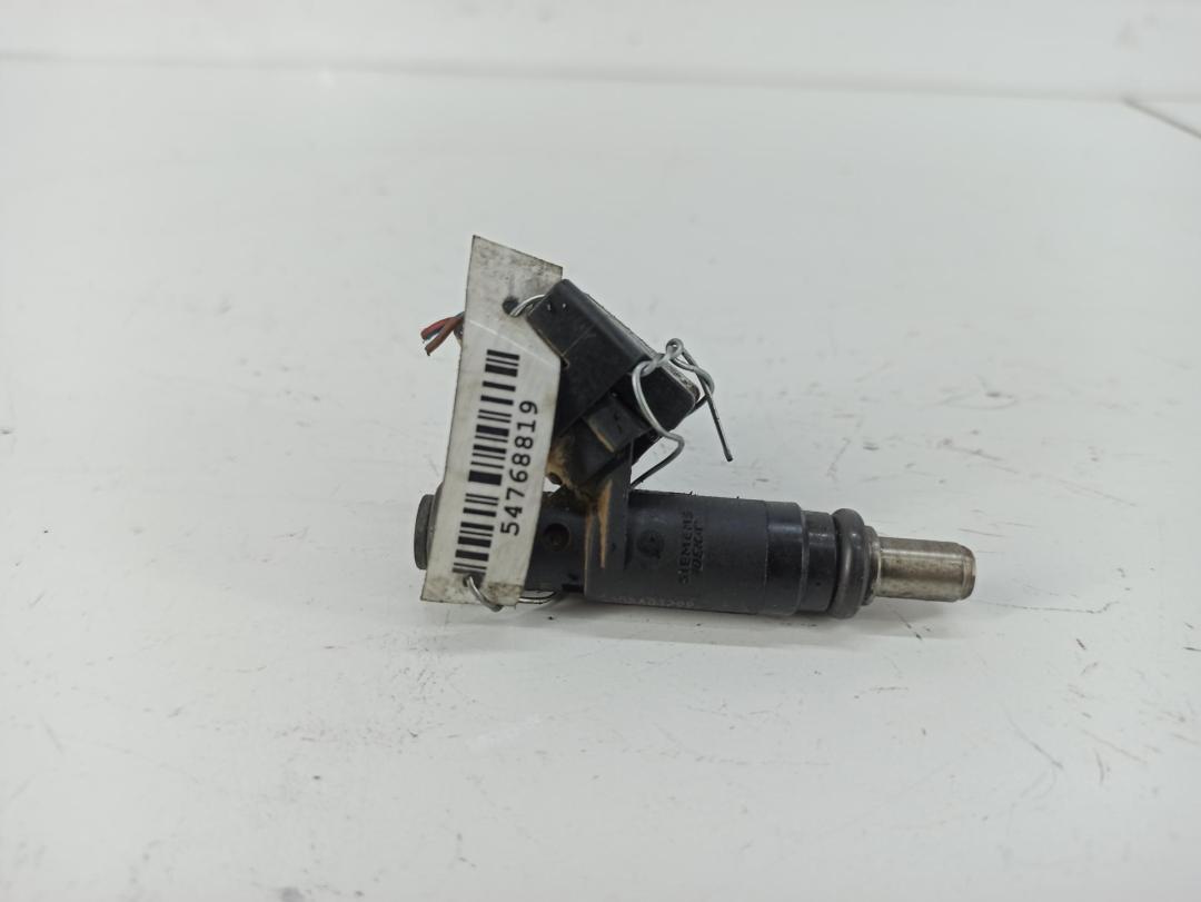 форсунка Audi A4 B7 2005, 2.0 л., бензин, МКПП, серый, универсал, 06B133551T