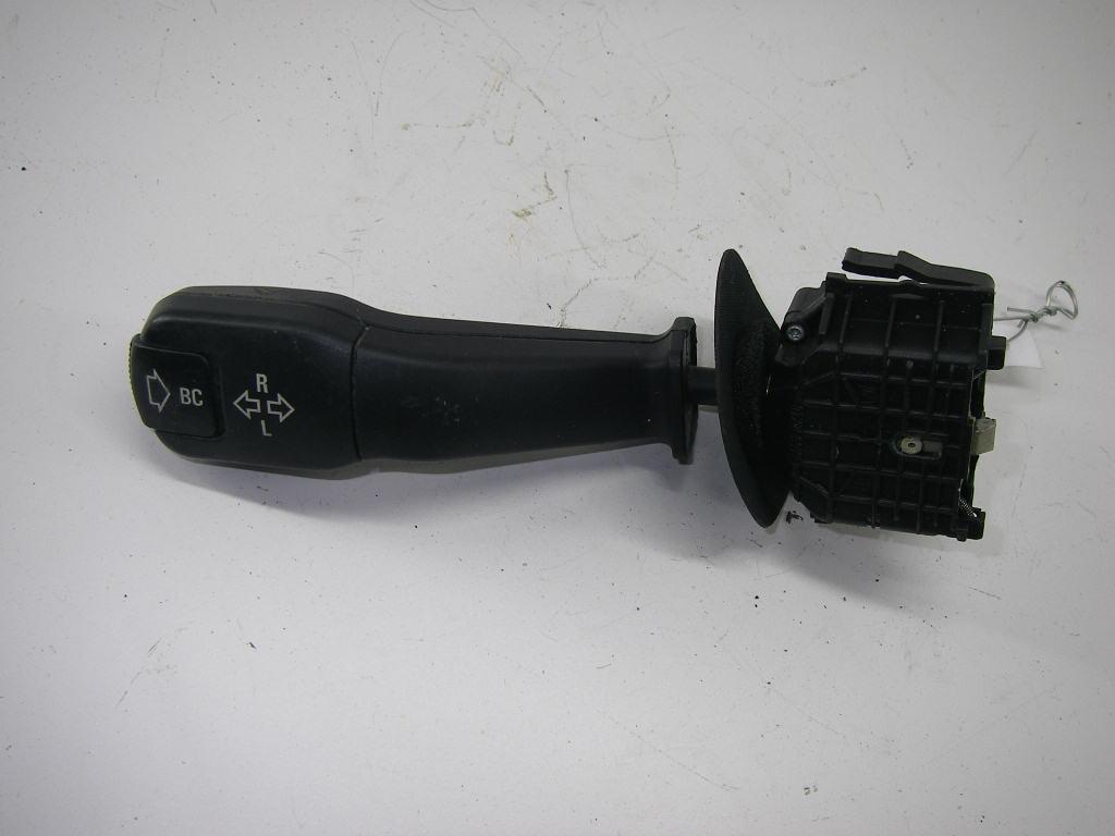 переключатель поворотов BMW 5 E39 1999, 2.5 л., бензин, МКПП, белый, седан, 8352172