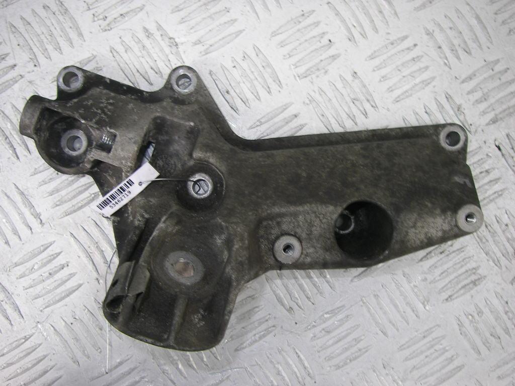 кронштейн двигателя BMW 5 E60/E61 2006, 2.0 л., дизель, АКПП, серый, седан, 22116763217