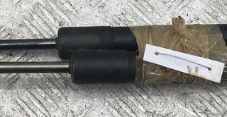 амортизатор крышки багажника (3-5 двери) Volkswagen Golf 5 поколение 2004, 1.4 л., бензин, МКПП, серый, хетчбэк 5 дв., 1K6827550D