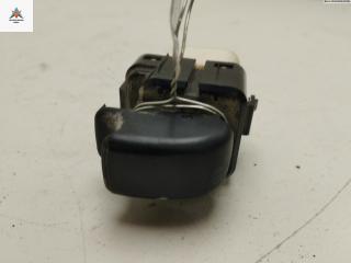 кнопка стеклоподъемника переднего правого Mitsubishi Space Wagon 3 поколение (Typ N50) 2003, 2.0 л., бензин, МКПП, серый, минивэн, 4415M31