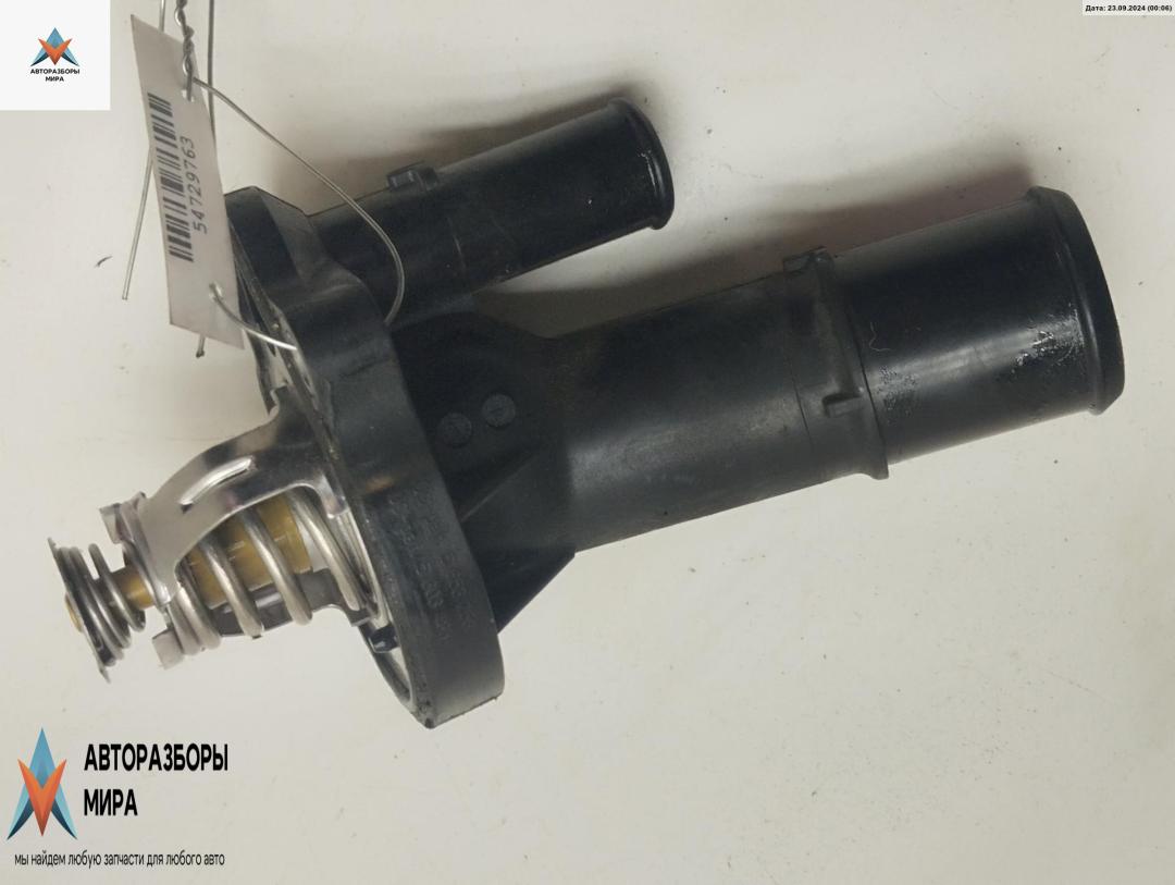 корпус термостата Ford Focus 2 поколение 2004, 2.0 л., бензин, МКПП, синий, хетчбэк 5 дв., 4M5GGA - фото №1