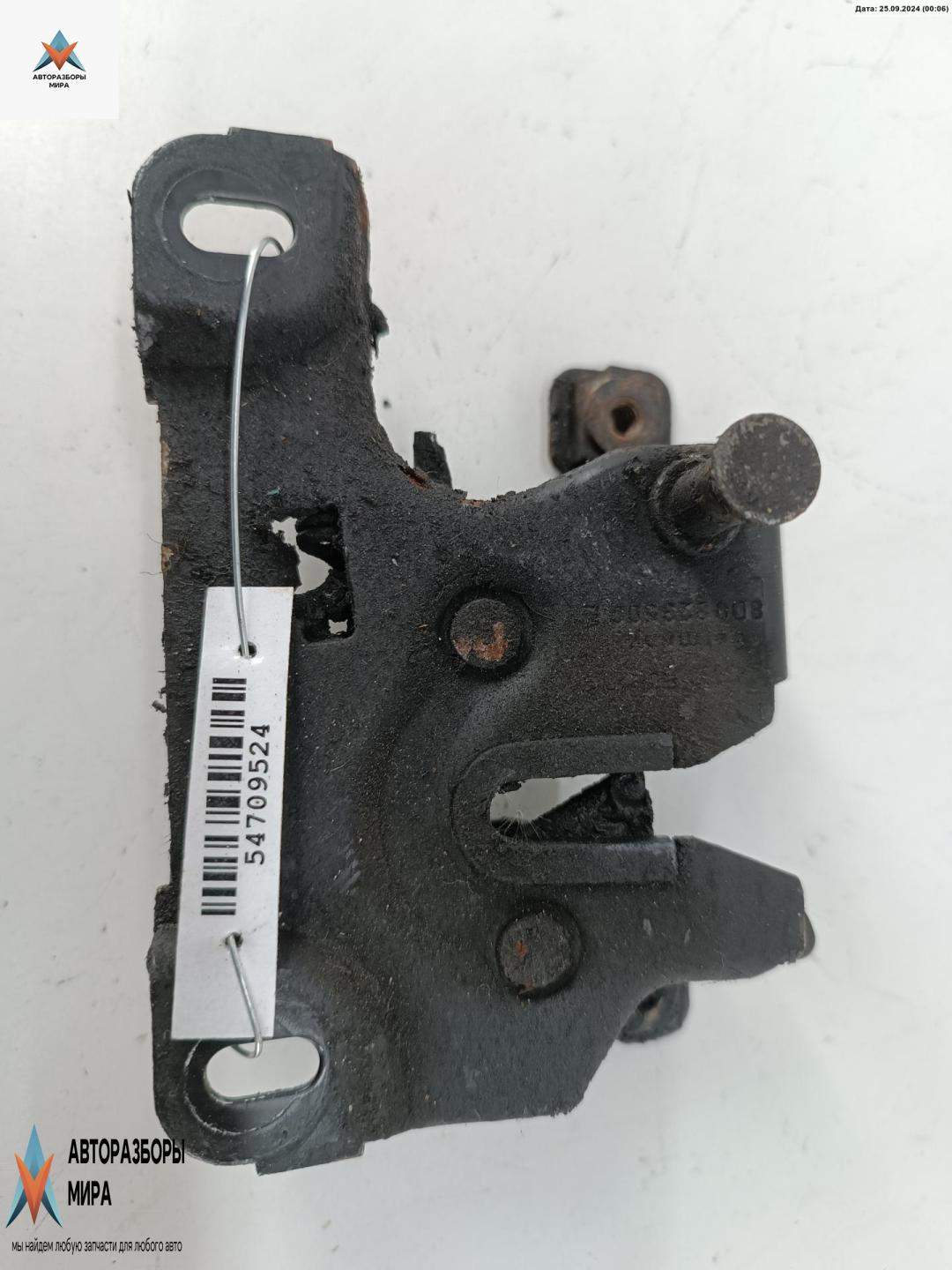 замок капота Audi A4 B5 1997, 1.8 л., бензин, МКПП, зелёный, универсал, 8D0823509 - фото №1