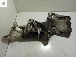 кронштейн генератора Renault Megane 1 поколение [рестайлинг] 2000, 1.6 л., бензин, МКПП, серый, хетчбэк 5 дв., 037811