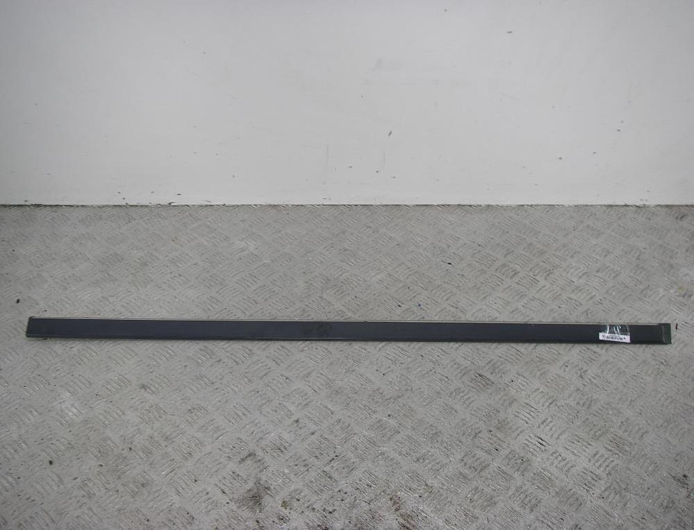 молдинг двери передней правой BMW 5 E39 1999, 2.5 л., бензин, МКПП, белый, седан, 8184478, 8159296