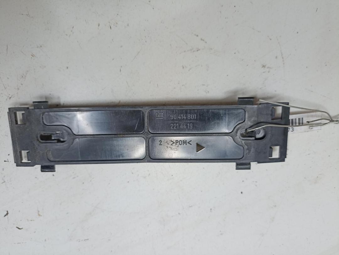 кронштейн (крепление) Opel Astra F 1996, 1.6 л., бензин, АКПП, красный, хетчбэк 5 дв., 90414801