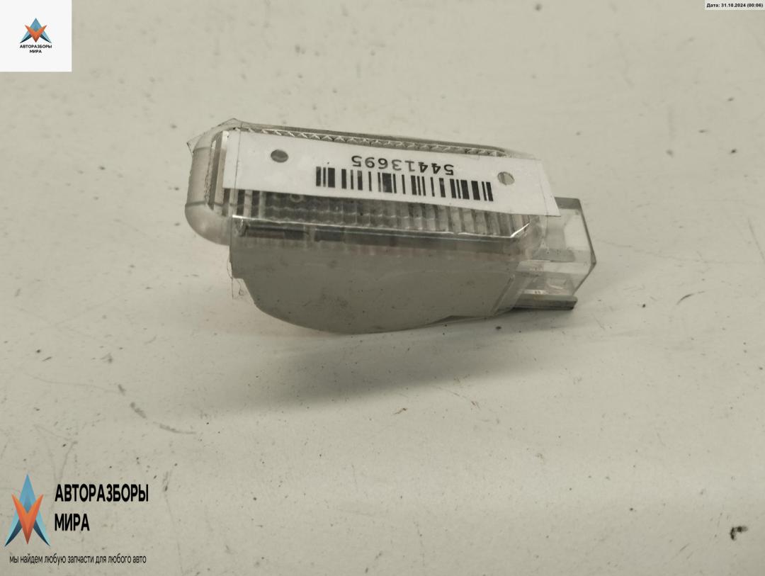 фонарь салона (плафон) Volkswagen Passat B5 1999, 2.8 л., бензин, МКПП, синий, универсал, 3B0947415B - фото №1