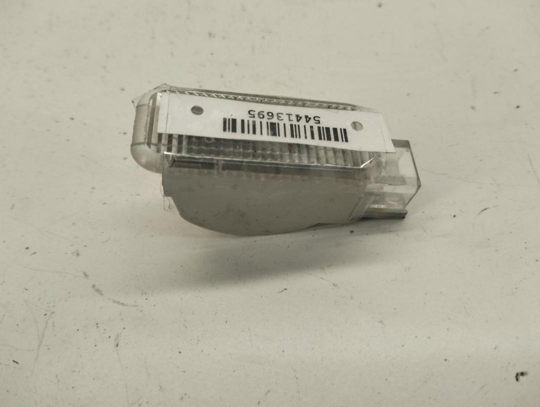 фонарь салона (плафон) Volkswagen Passat B5 1999, 2.8 л., бензин, МКПП, синий, универсал, 3B0947415B