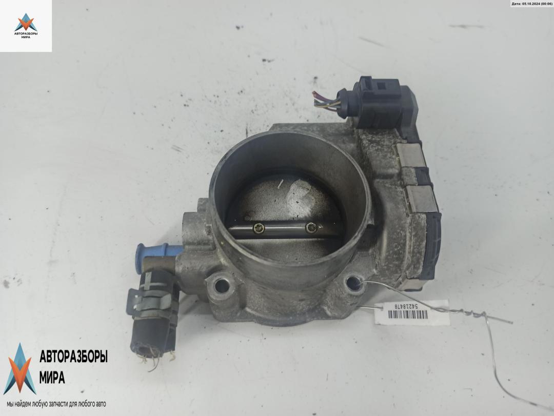 заслонка дроссельная Audi A4 B6 2002, 2.4 л., бензин, АКПП, серый, универсал, 078133062B - фото №1