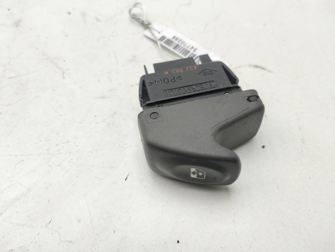 кнопка стеклоподъемника переднего правого Renault Scenic I 2001, 2.0 л., бензин, МКПП, серый, минивэн, 432963K