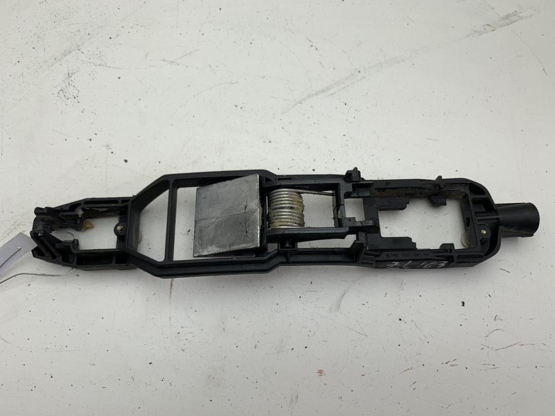 Корпус (держатель) ручки двери задней левой Mercedes-Benz M-Class ML W163 2002, 2.7 л., дизель, МКПП, синий, внедорожник 5 дв., 1637600434