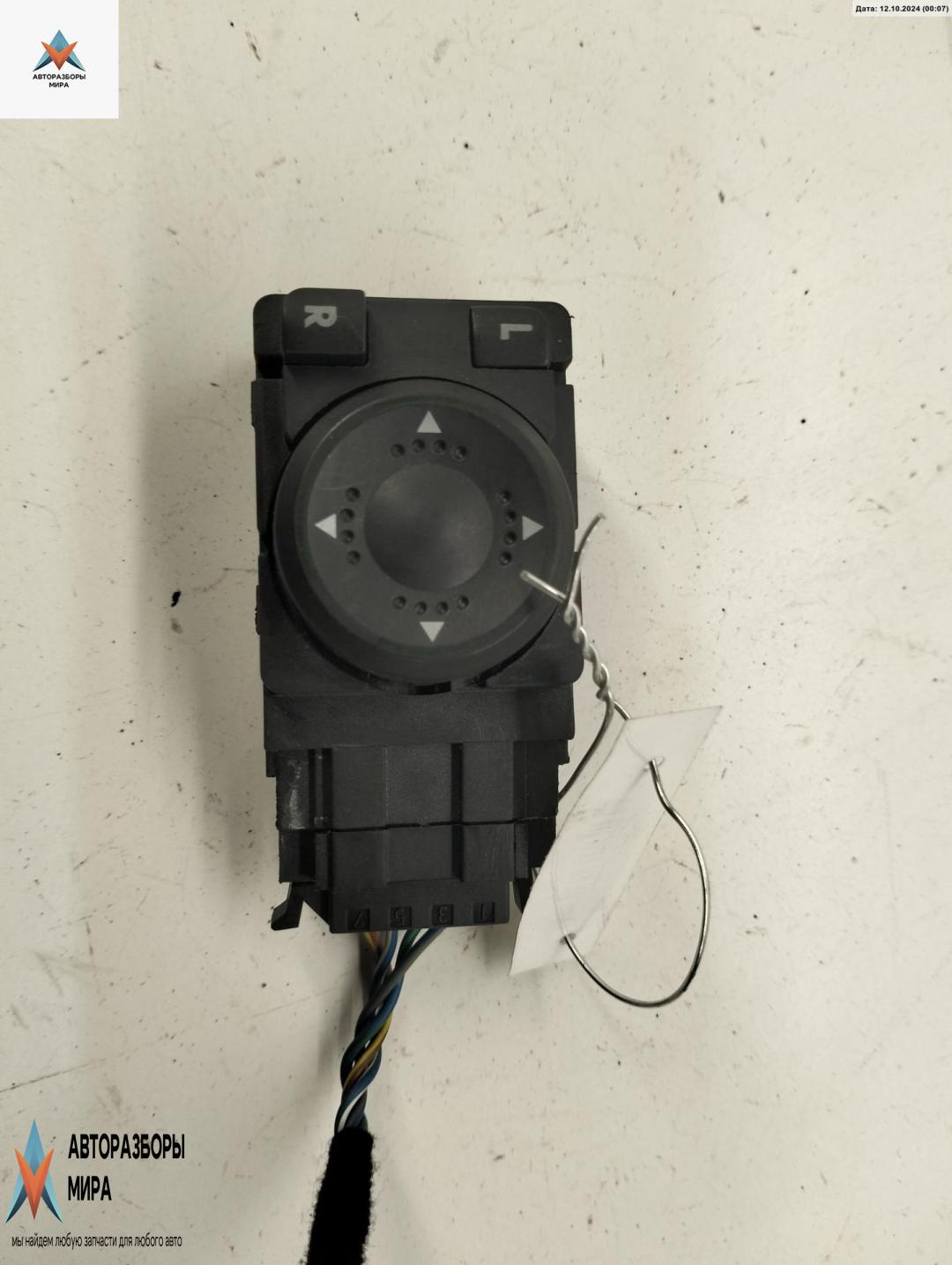 джойстик регулировки зеркал Volkswagen Passat B5 1997, 1.6 л., бензин, МКПП, зелёный, седан, 3B1959565 - фото №1