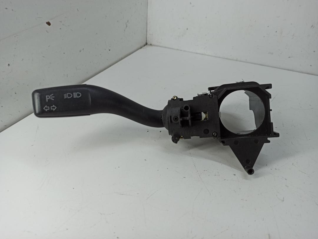 переключатель поворотов Audi A4 B6 2002, 2.0 л., бензин, АКПП, серый, универсал, 8E0953513A