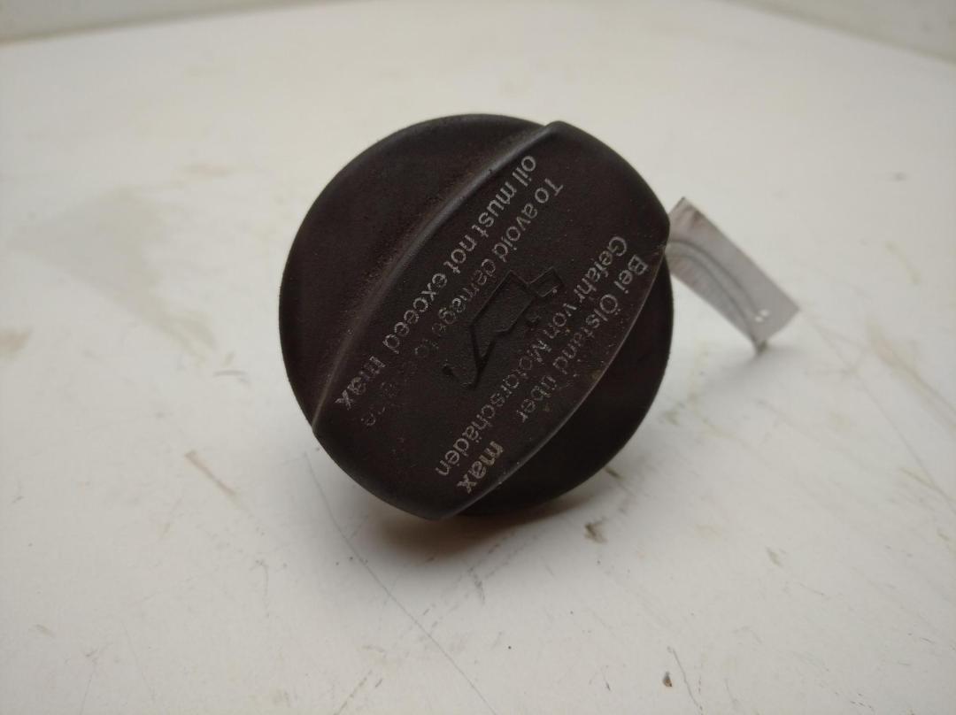 пробка маслозаливная Mercedes-Benz Vito 2002, 2.2 л., дизель, МКПП, красный, микроавтобус, 1110180302