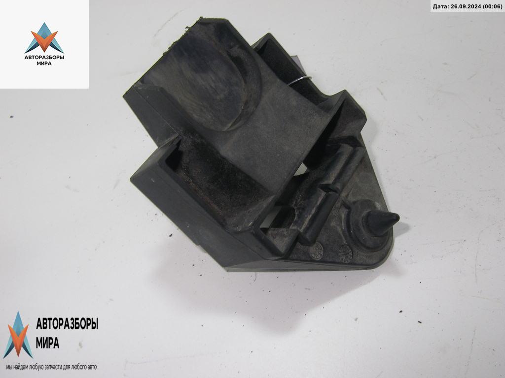 кронштейн радиатора BMW 3 серия E36 1995, 1.8 л., бензин, МКПП, серый, седан, 1723339 - фото №1