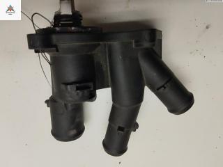 корпус термостата Ford Focus 2 поколение 2005, 1.6 л., i, бензин, МКПП, чёрный, хетчбэк 5 дв.