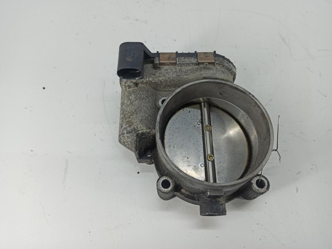 заслонка дроссельная Audi A8 D2 2000, 3.7 л., бензин, АКПП, серый, седан, 077133062A