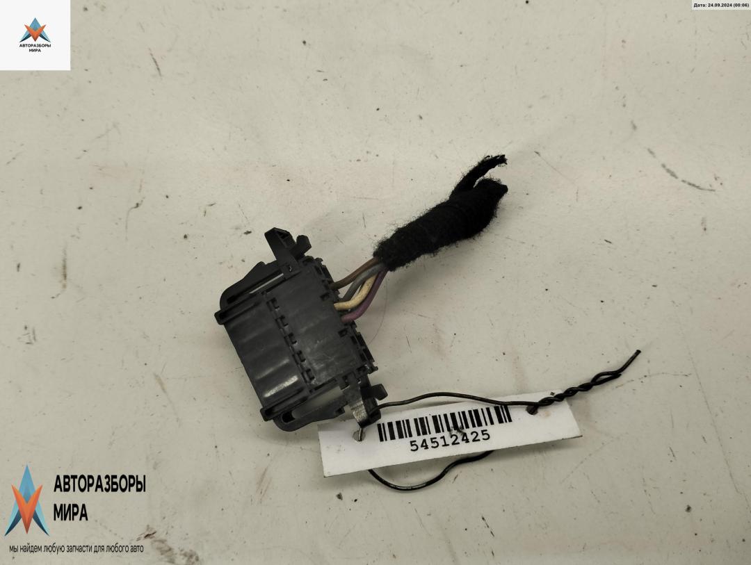 разъем (фишка) проводки Volkswagen Golf 4 поколение 1999, 1.4 л., бензин, МКПП, зелёный, хетчбэк 3 дв., 3B0972726 - фото №1